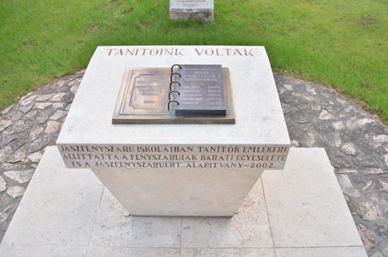 Tanítók Emlékműve