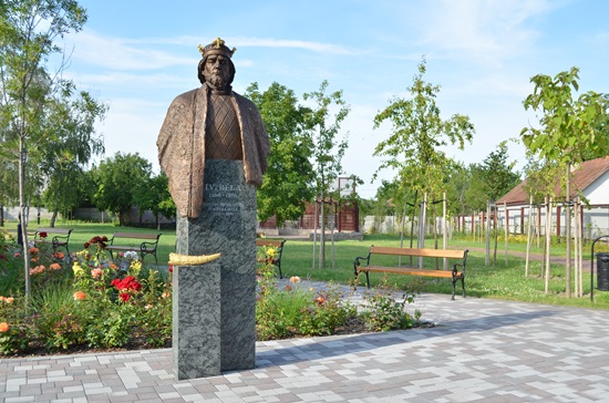 IV. Béla Király Szobra