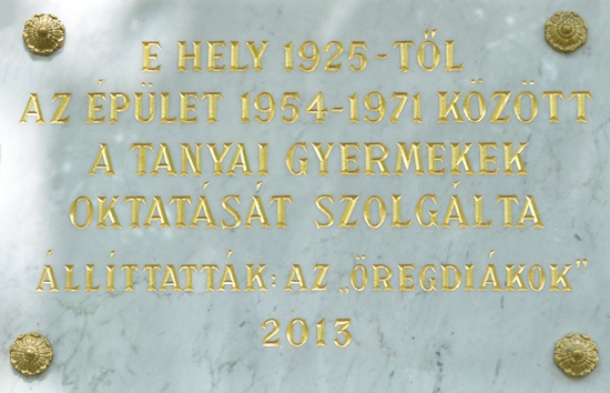 Homoktanyai Emléktábla