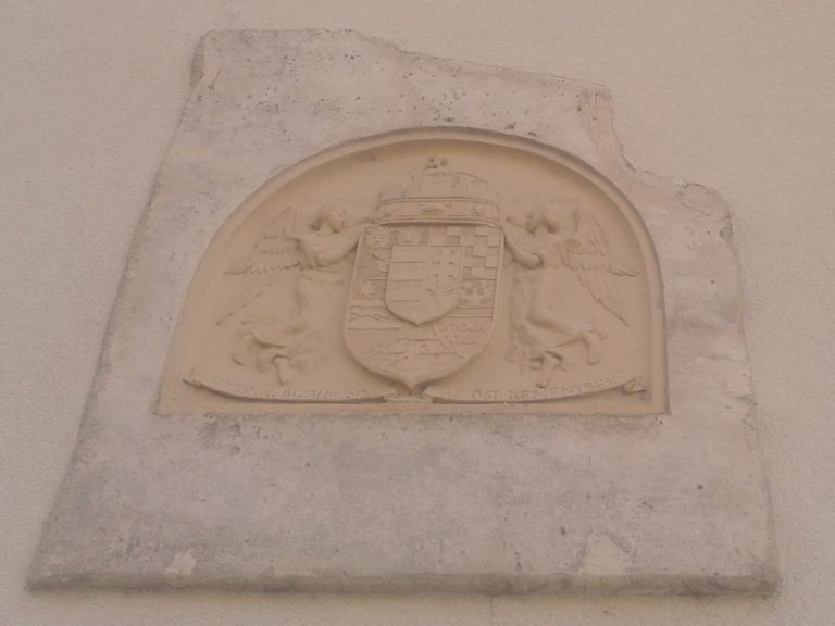 Angyalos Címer Dombormű